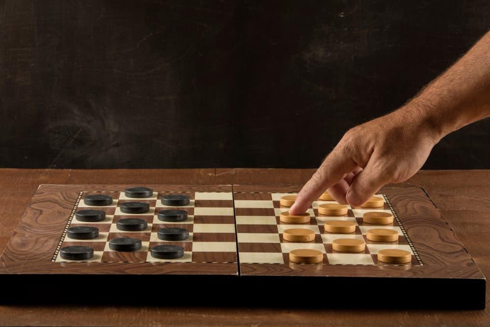 checkerboard-with-checkers.jpeg